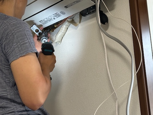 ブレーカー 業者 EV用  マンション PHEV 壊れた 明るくない きれい 換気扇 故障 わからない 早い 電源 swich ライト ドアホン 潜行 配管 先行配管 やめる 壁の中 隠蔽配管