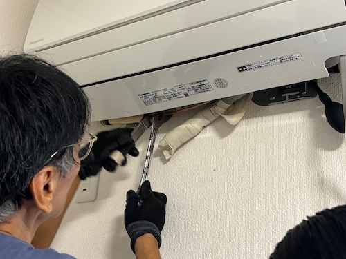 工事 200v 口数 プラグイン 200V 配線 ケーブル 2,6mm 2mm 2,6ミリ 2ミリ 距離 長い きれい 車庫 横 さくら SAKURA 差し込み口 増やす 方法 増設 屋外 壁の中 工事 費用 配線