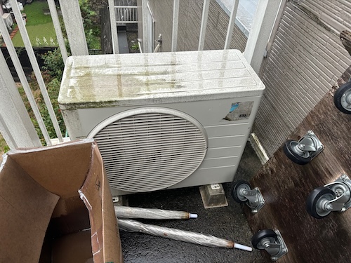 玄関 じんかん トイレ 足元灯 防犯灯 外灯 暗い チャイム 鳴らない ピンポン 音しない ザーザー ボタン 動かない 人が通ると点く 壊れた 回らない 換気扇 故障 レンジフード