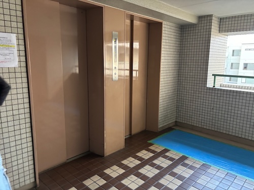 玄関 じんかん トイレ 足元灯 防犯灯 外灯 暗い チャイム 鳴らない ピンポン 音しない ザーザー ボタン 動かない 人が通ると点く 壊れた 回らない 換気扇 故障 レンジフード