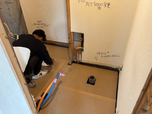 工事 200v 口数 プラグイン 200V 配線 ケーブル 2,6mm 2mm 2,6ミリ 2ミリ 距離 長い きれい 車庫 横 さくら SAKURA 差し込み口 増やす 方法 増設 屋外 壁の中 工事 費用 配線