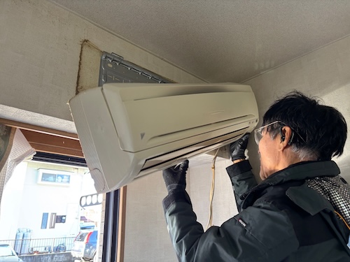 壊れた 回らない 換気扇 故障 レンジフード 動かない LED 天井 雨漏り ドアホン トイレ 24時間 モ ーター 浴室 三菱 賃貸 部屋 移動 天井 埋込