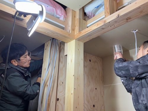 玄関 じんかん トイレ 足元灯 防犯灯 外灯 暗い チャイム 鳴らない ピンポン 音しない ザーザー ボタン 動かない 人が通ると点く 壊れた 回らない 故障 レンジフード