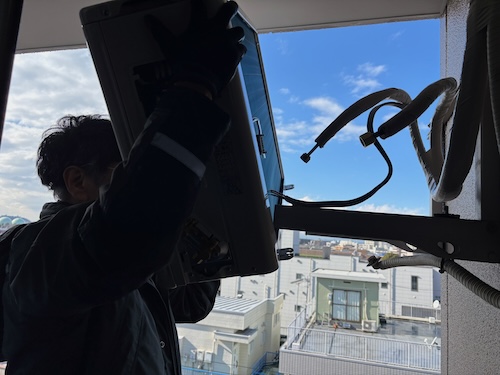 動かない LED 天井 雨漏り ドアホントイレ 24時間 モ ーター 浴室 三菱 風呂 移動 冷えない 冷たくない 丁寧 きれい しっかり 施工 ダクト 壁の中 屋外 充電器