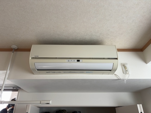 玄関 じんかん トイレ 足元灯 防犯灯 外灯 暗い チャイム 鳴らない ピンポン 音しない ザーザー ボタン 動かない 人が通ると点く 壊れた 回らない 故障 レンジフード