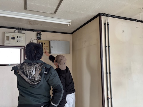 動かない LED 天井 雨漏り ドアホントイレ 24時間 モ ーター 浴室 三菱 風呂 移動 冷えない 冷たくない 丁寧 きれい しっかり 施工 ダクト 配管 壁の中 屋外 充電器