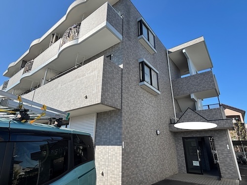 玄関 じんかん トイレ 足元灯 防犯灯 外灯 暗い チャイム 鳴らない ピンポン 音しない ザーザー ボタン 動かない 人が通ると点く 壊れた 回らない 換気扇 故障 レンジフード