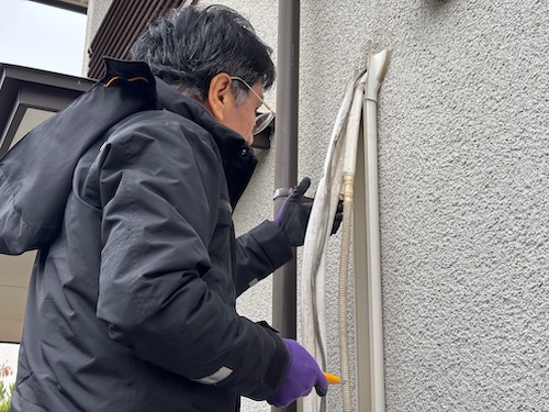 玄関 じんかん トイレ 足元灯 防犯灯 外灯 暗い チャイム 鳴らない ピンポン 音しない ザーザー ボタン 動かない 人が通ると点く 壊れた 回らない 換気扇 故障 レンジフード