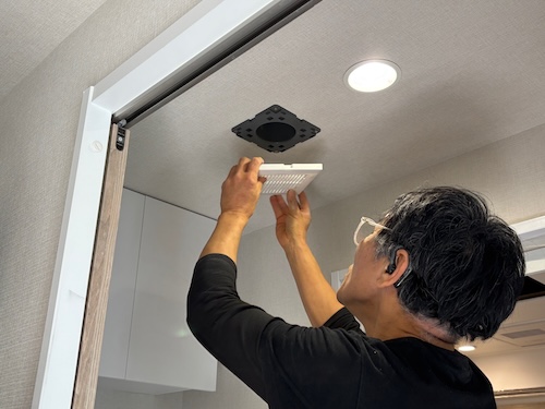 動かない LED 天井 雨漏り ドアホントイレ 24時間 モ ーター 浴室 三菱 風呂 移動 冷えない 冷たくない 丁寧 きれい しっかり 施工 ダクト 配管 壁の中 屋外 充電器