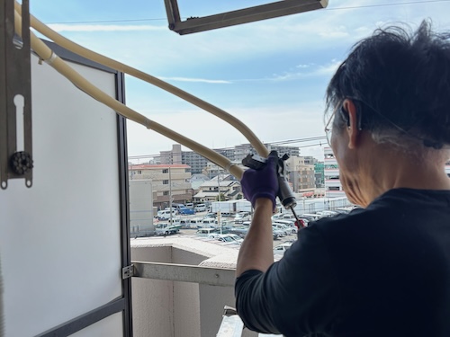 玄関 じんかん トイレ 足元灯 防犯灯 外灯 暗い チャイム 鳴らない ピンポン 音しない ザーザー ボタン 動かない 人が通ると点く 壊れた 回らない 換気扇 故障 レンジフード